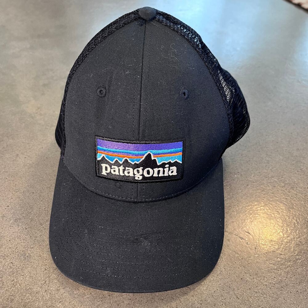 Patagonia P-6 navy blue classic trucker hat mens one size adjustable NEW